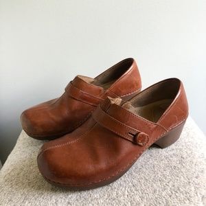 Dansko Mahogany Brown Solstice Leather Clogs - Size 40